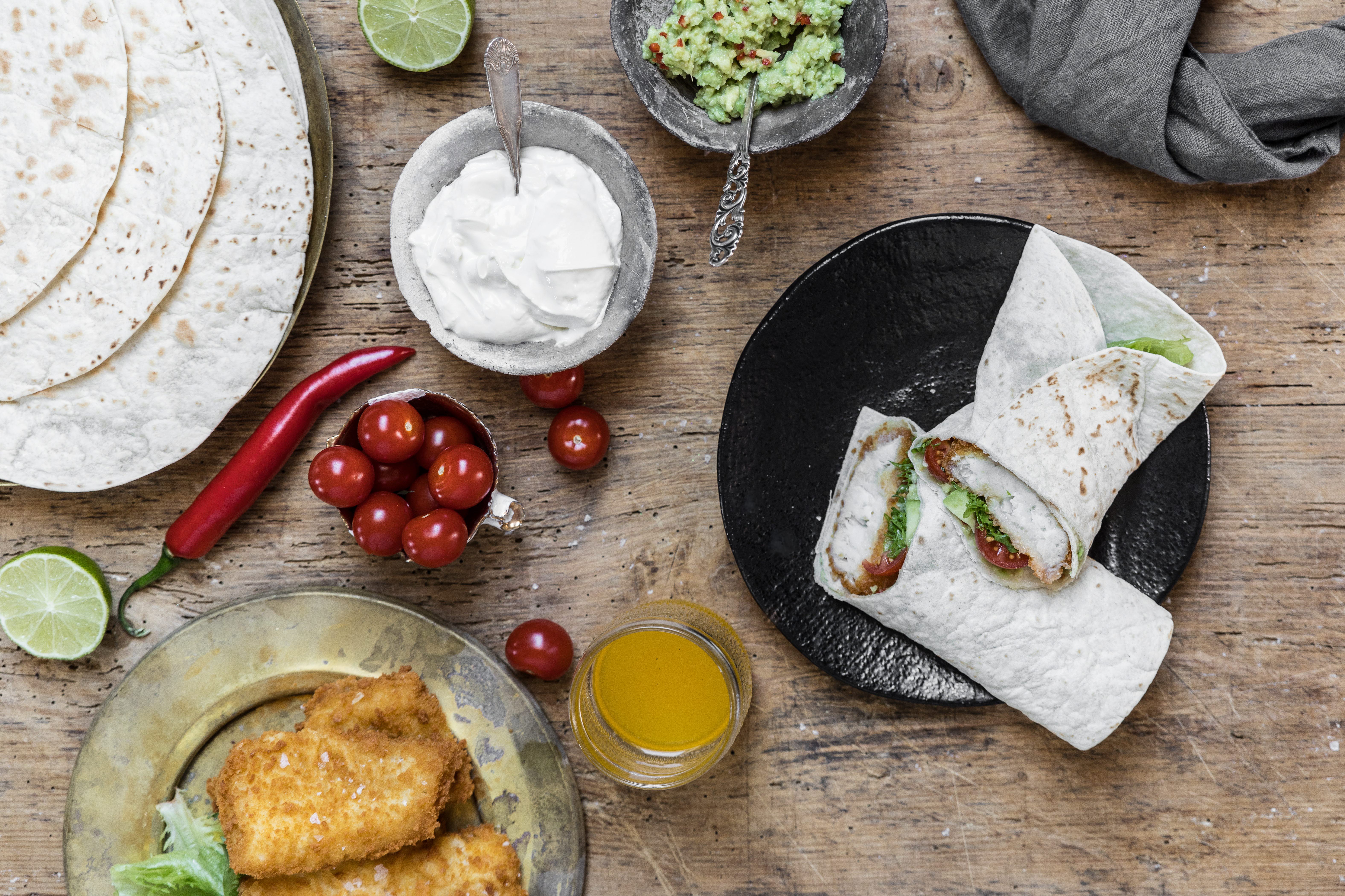 Wraps med sprøbakt torskefilet og guacamole